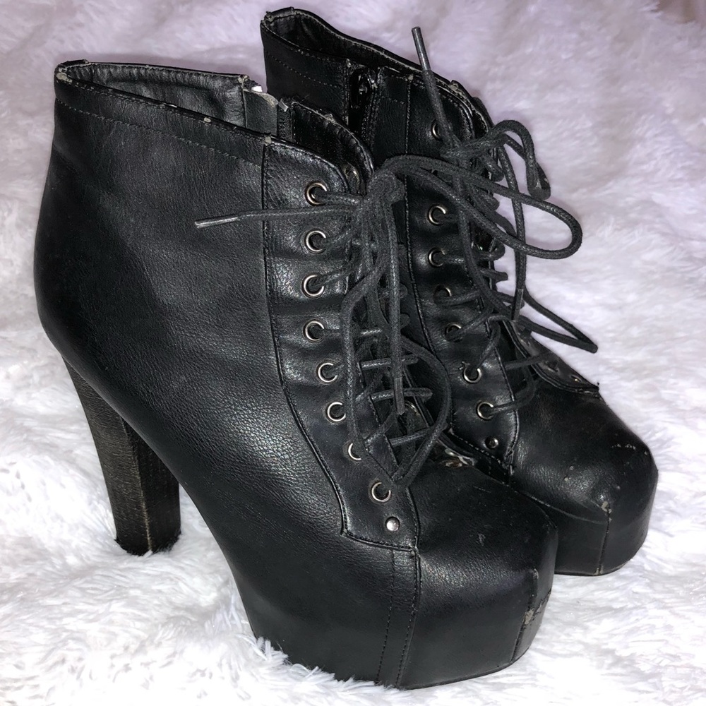Pre owned Platform heel boots